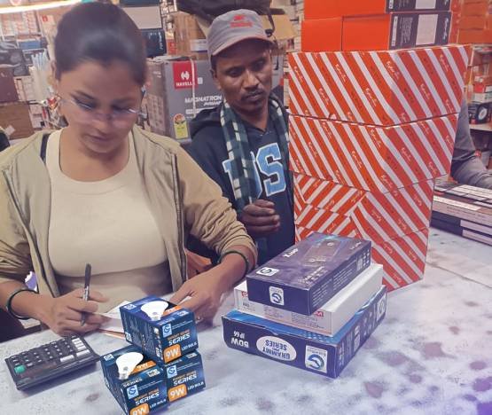 Dealers displaying and packing Gutwillen LED lighting products